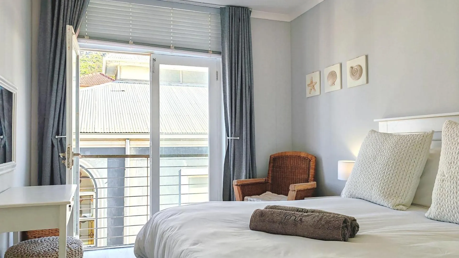 Waveside Stays Muizenberg Apartment