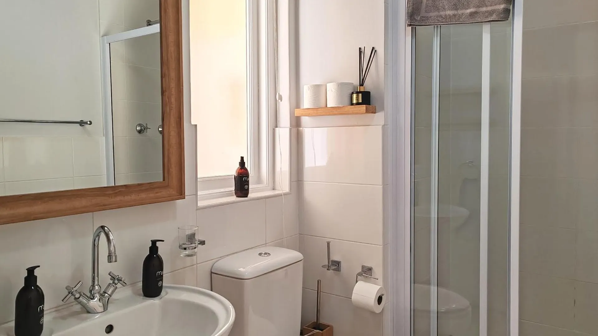 Waveside Stays Muizenberg Apartment